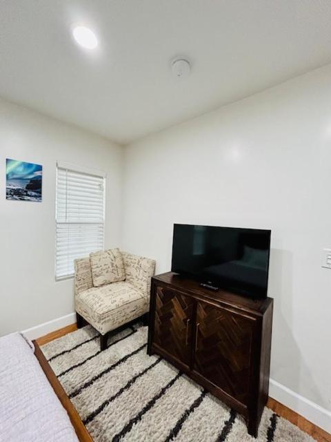 Gated Contemporary 3 Bedroom - 2 Bathroom Home In South La Plus Parking Los Angeles Dış mekan fotoğraf